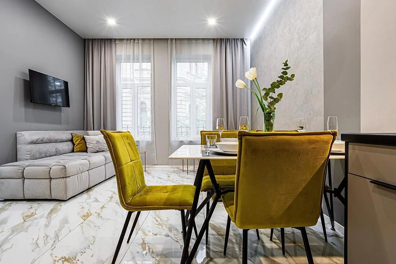 Family Residence Boutique Apartments Львов 0*,