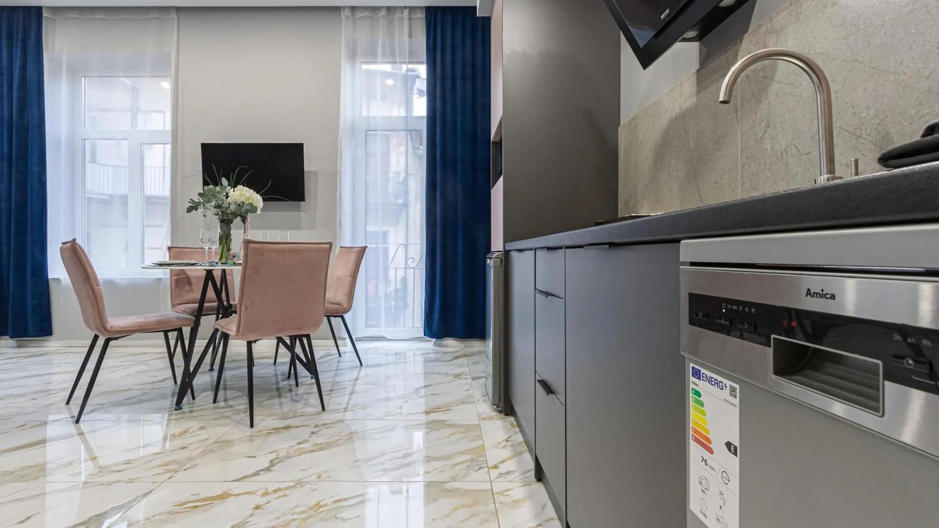 Апарт-отель Family Residence Boutique Apartments Львов Украина